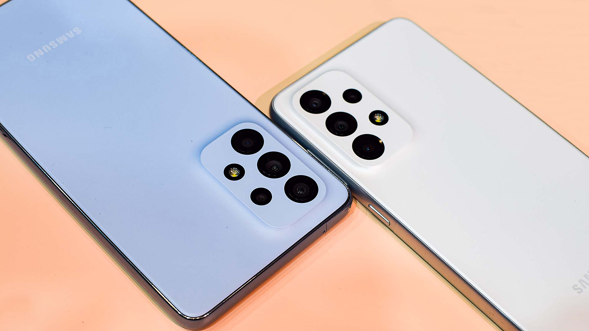 iphone-se-2022-vs-samsung-galaxy-a53-θήκες-κινητών